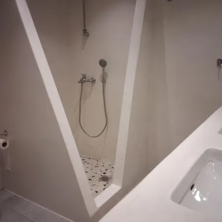 Dream 2, ολόκληρος χώρος με πισίνα Párosz